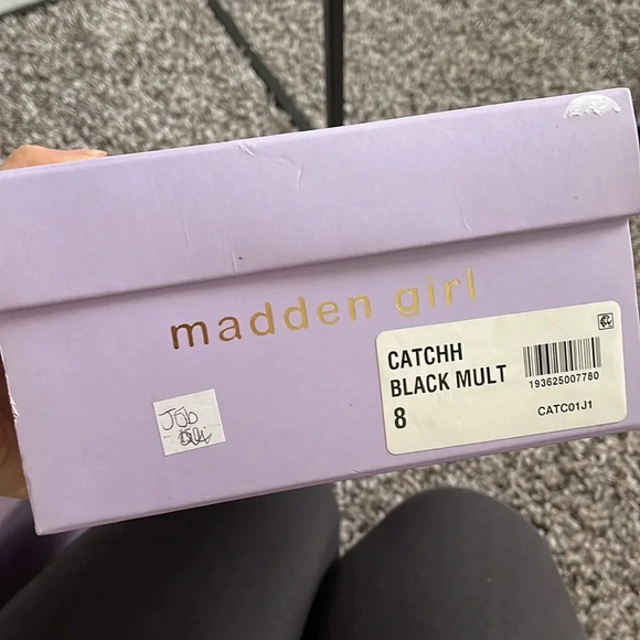 Madden Girl sneakers new in box - Picture 11 of 11